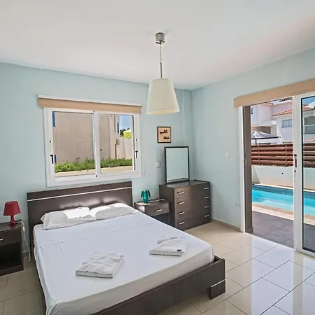 How To Rent Your Own Private Luxury Holiday In For Less Than Basic Pernera 1207 * 普罗塔拉斯