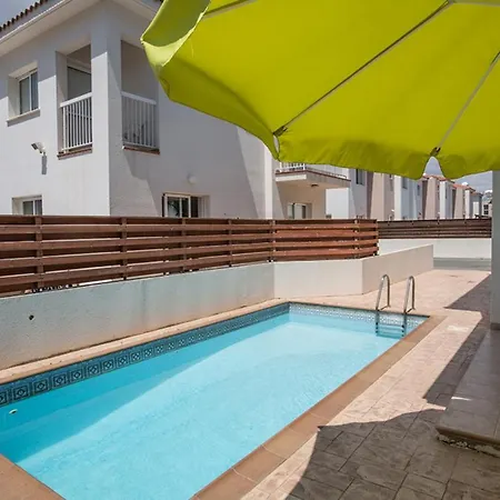 How To Rent Your Own Private Luxury Holiday In For Less Than Basic Pernera 1207 * 普罗塔拉斯